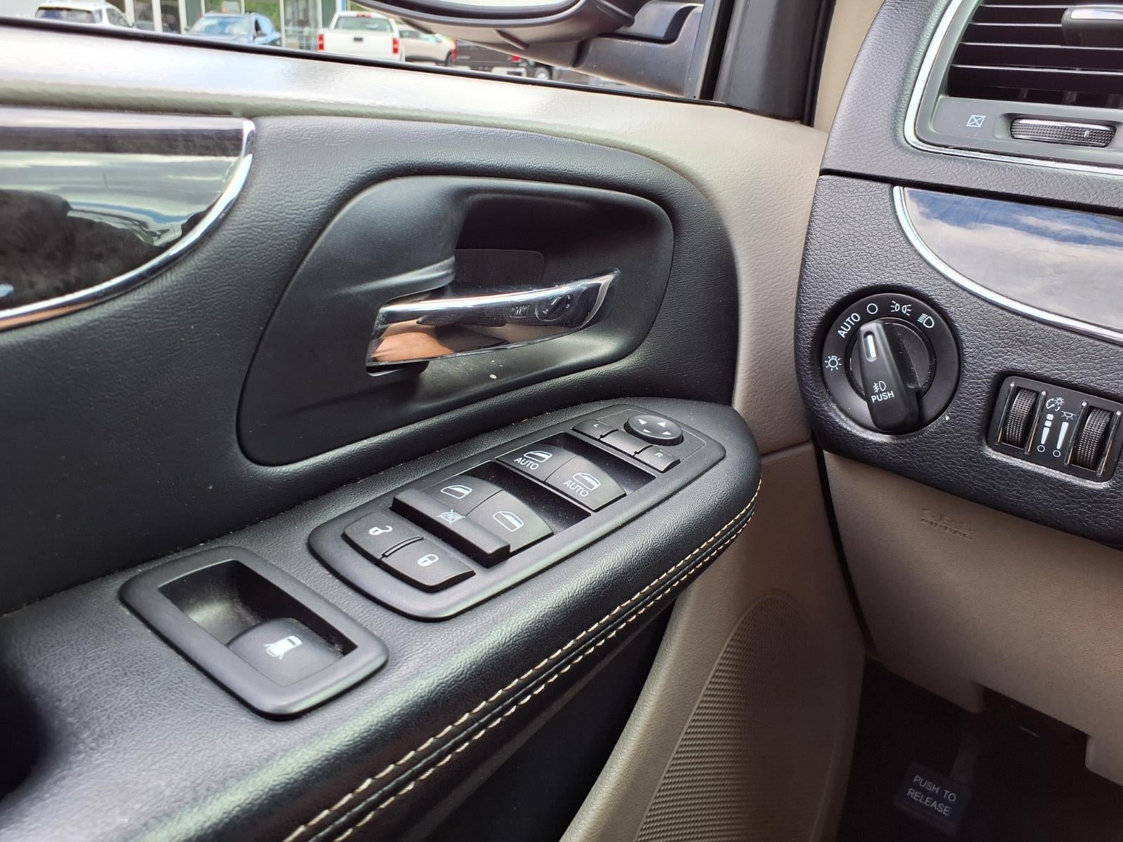 2016 Chrysler Town & Country Touring-L Anniversary Edition